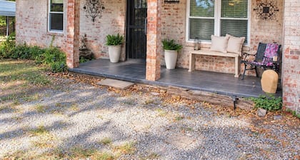 The Flathead Cottage: Family-Friendly Lake Fort Gibson Retreat