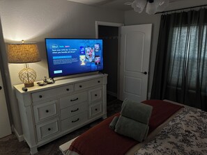 2 bedrooms, desk, iron/ironing board, WiFi