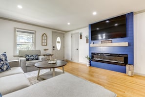 Smart TV, fireplace, ping pong, offices