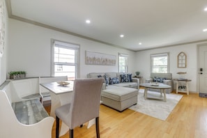 Smart TV, fireplace, ping pong, offices