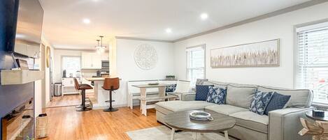 TV connectée, cheminée, table de tennis de table, espaces bureaux