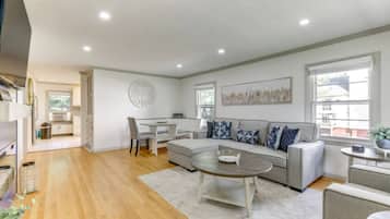 Smart TV, fireplace, table tennis, offices