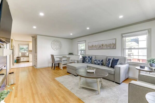 Smart TV, fireplace, table tennis, offices