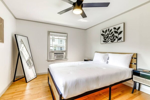 4 bedrooms, desk, iron/ironing board, travel cot