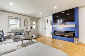 Smart TV, fireplace, table tennis, offices