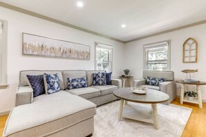 Smart TV, fireplace, table tennis, offices