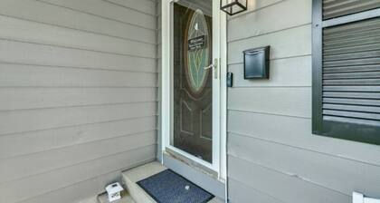 Owl`s Nest - Cozy Westfield Home w/ Fire Pit