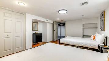 4 bedrooms, desk, iron/ironing board, travel crib