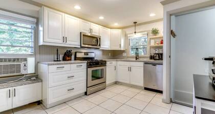 Owl`s Nest - Cozy Westfield Home w/ Fire Pit