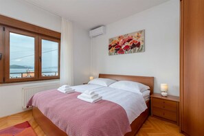 2 makuuhuonetta, silitysrauta/-lauta, ilmainen Wi-Fi, vuodevaatteet