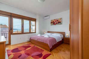 2 bedrooms, iron/ironing board, free WiFi, bed sheets - Charming Apartment Domi (Okrug Gornji)