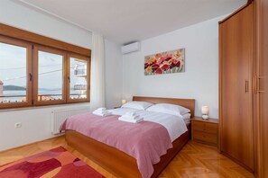 2 chambres, fer et planche à repasser, Wi-Fi gratuit, draps fournis