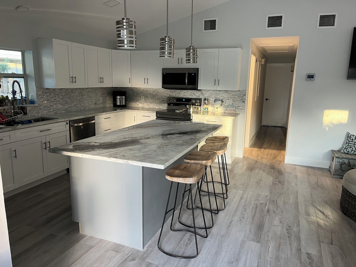 Photo 14 of Charming 3-bedroom pool house in Lake Park Naples with AC and WiFi