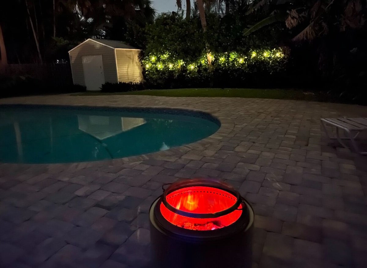 Photo 17 of Charming 3-bedroom pool house in Lake Park Naples with AC and WiFi