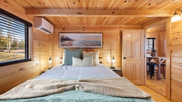 2 makuuhuonetta, työpöytä, ilmainen Wi-Fi, vuodevaatteet