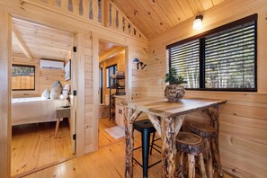 2 bedrooms, desk, free WiFi, bed sheets