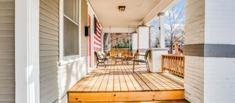 Short Walk to Wesley Hospital - 3 Beds W/ W&D!