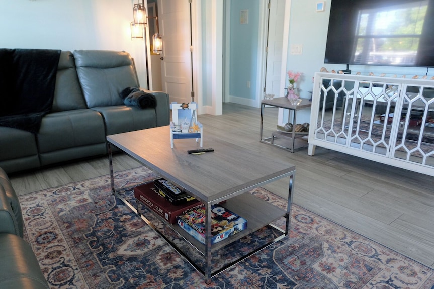 Charming Home With Beautiful Backyard Near Downtown - Fort Myers, FL