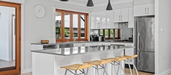 Palm Paradise Near the Beach