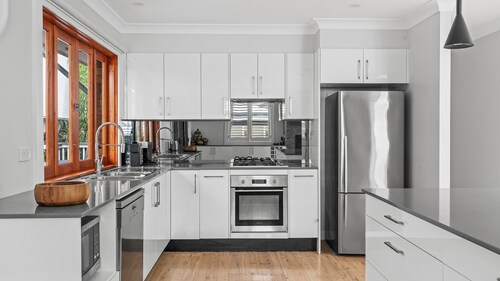 Palm Paradise Near the Beach