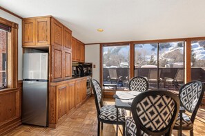 Dining - 2-Bedroom Top Floor View Condo in Downtown Aspen (Aspen)