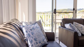 Smart TV - Kaleula Spacious Beach House (Kiama)