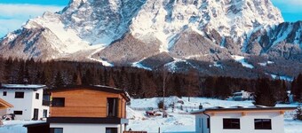 Chalet apartment with panoramic mountain views at the foot of the Zugspitze 