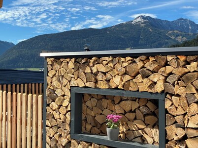 Chalet apartment with panoramic mountain views at the foot of the Zugspitze 