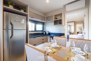 Basic Apartment | Private kitchen - MHF III Apts Variados a 280m da Praia em Itapema (Itapema)