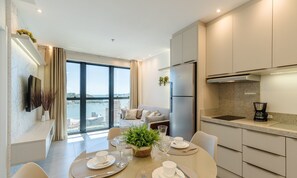 Basic Apartment | Dining - MHF III Apts Variados a 280m da Praia em Itapema (Itapema)