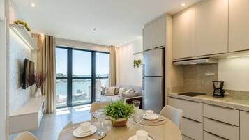 Basic Apartment | Dining