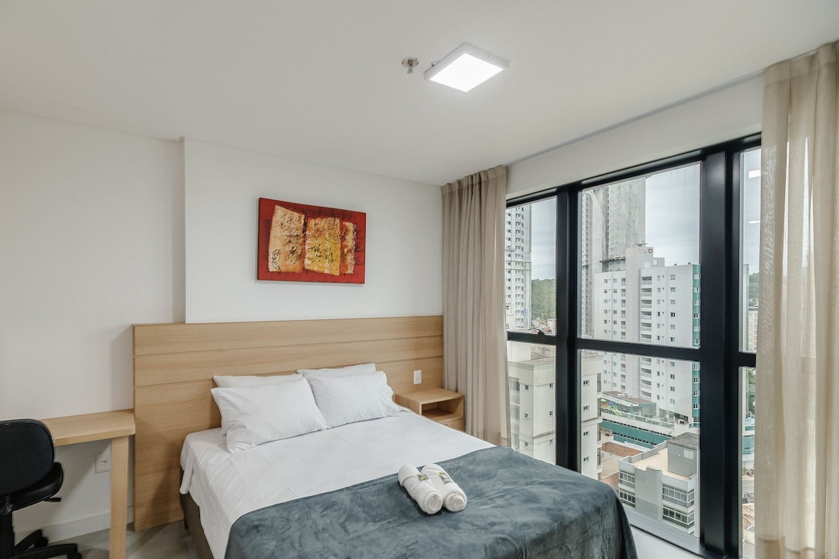 Apartamento básico | Wi-Fi de cortesia, roupa de cama