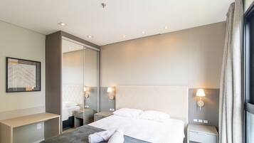 Apartemen Basic | 2 kamar tidur, Wi-Fi gratis, dan seprai linen