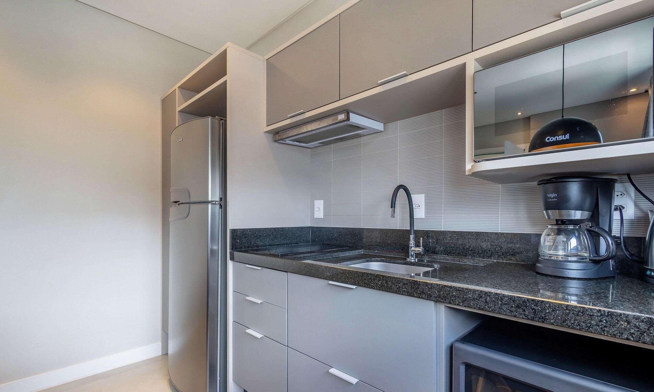 Basic Apartment | Private kitchen | Microwave, cookware/dishes/utensils