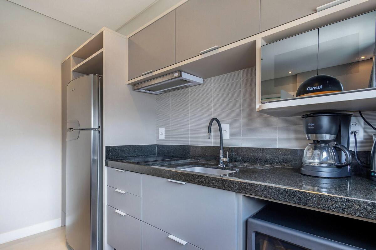 Basic Apartment | Private kitchen | Microwave, cookware/dishes/utensils