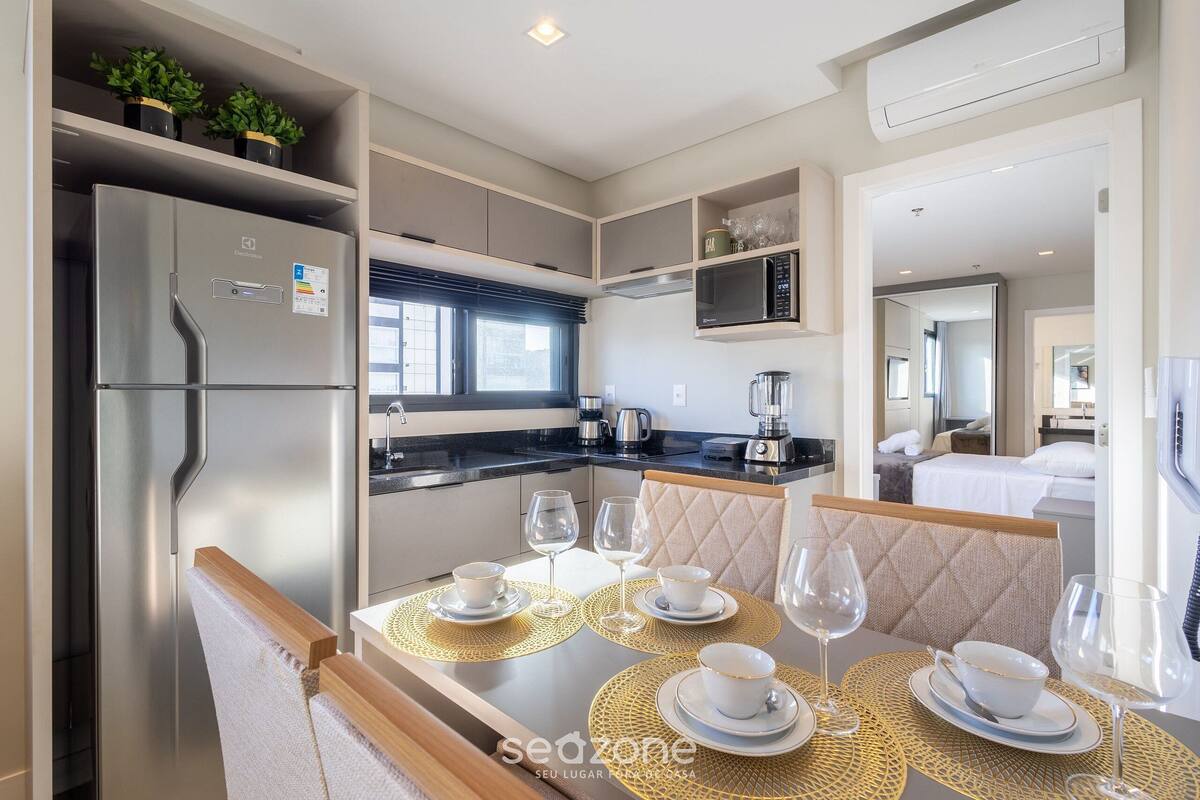 Basic Apartment | Private kitchen | Microwave, cookware/dishes/utensils