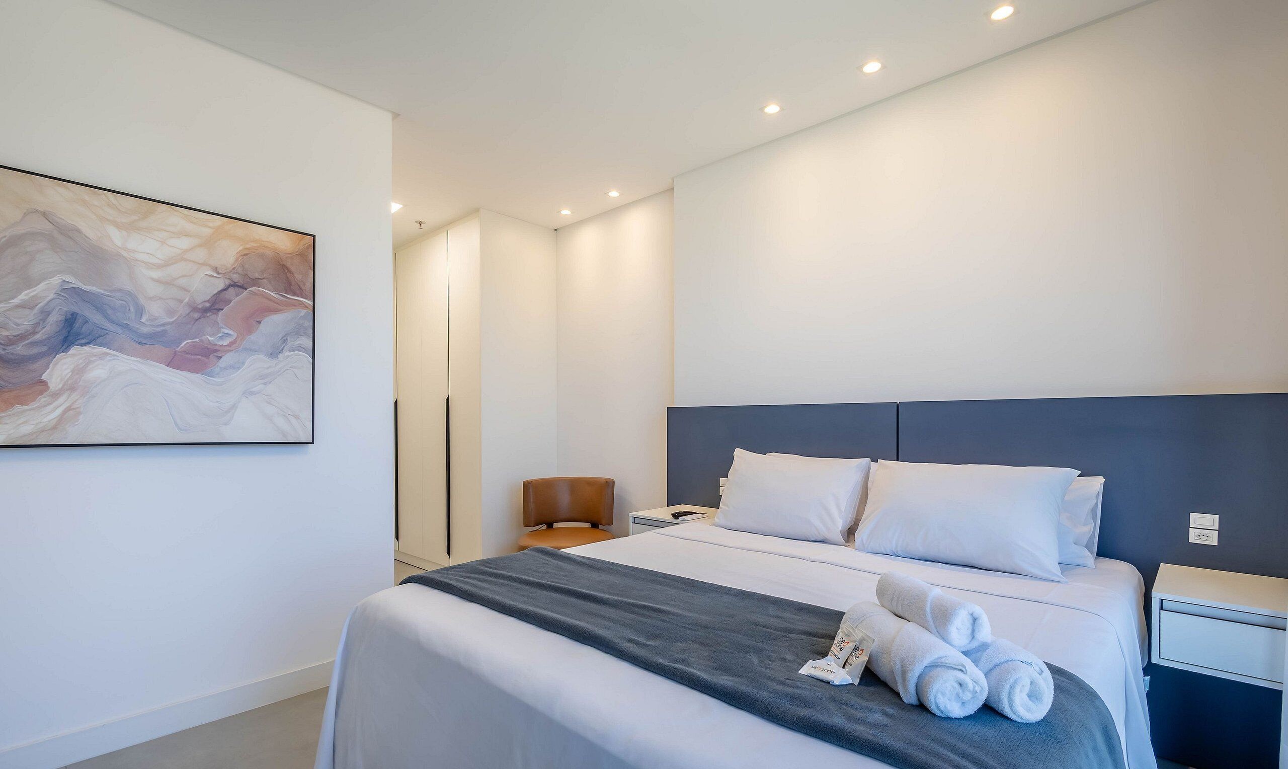 Basic Apartment | Free WiFi, bed sheets