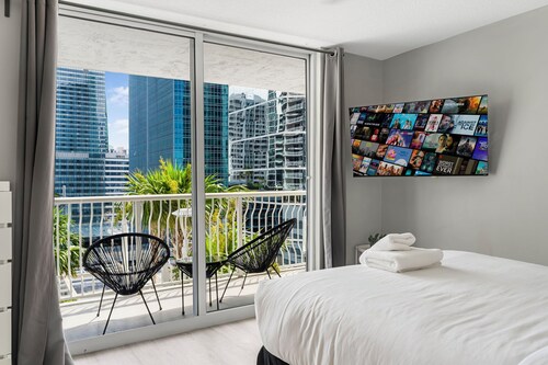 1200 Brickell Luxury Condos - Miami Financial District - We Host