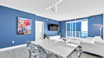 Luxury Condo, 1 Bedroom, City View | In-room dining