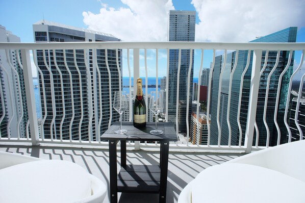 Luxury Condo, 1 Bedroom | Balcony - Well Located Condos in Brickell (Miami)