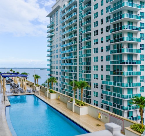 1200 Brickell Luxury Condos - Miami Financial District - We Host