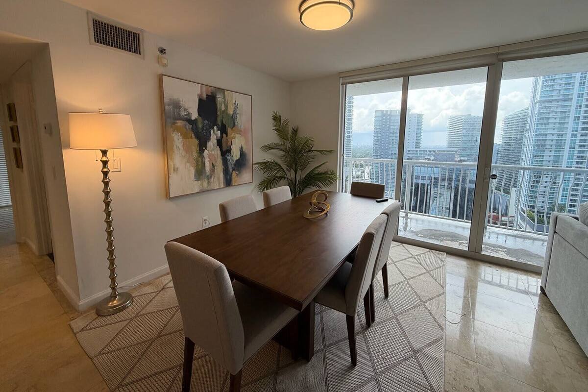 Luxury Condo, 2 Bedrooms, Sea View | Dining room