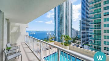 Luxury-Apartment, 1 Schlafzimmer, Balkon, Stadtblick | Balkon