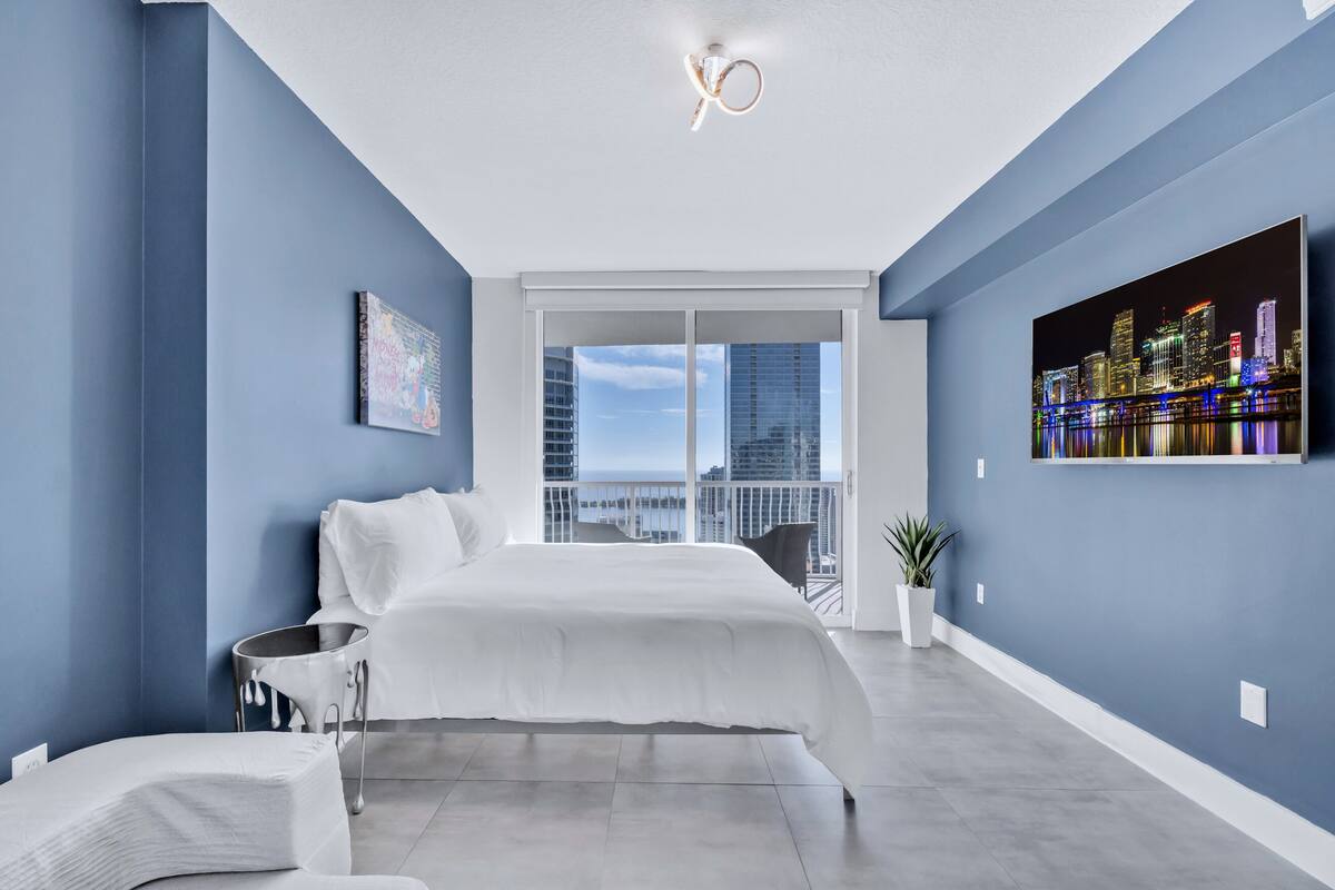 Luxury Condo, 1 Bedroom | Premium bedding, blackout drapes, iron/ironing board, WiFi (free)