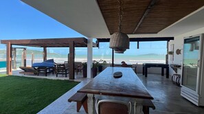 تناول الطعام بالخارج