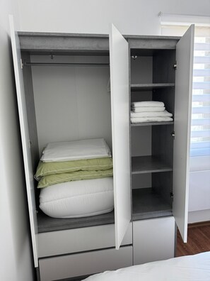 1 chambre, fer et planche à repasser, Wi-Fi, draps fournis