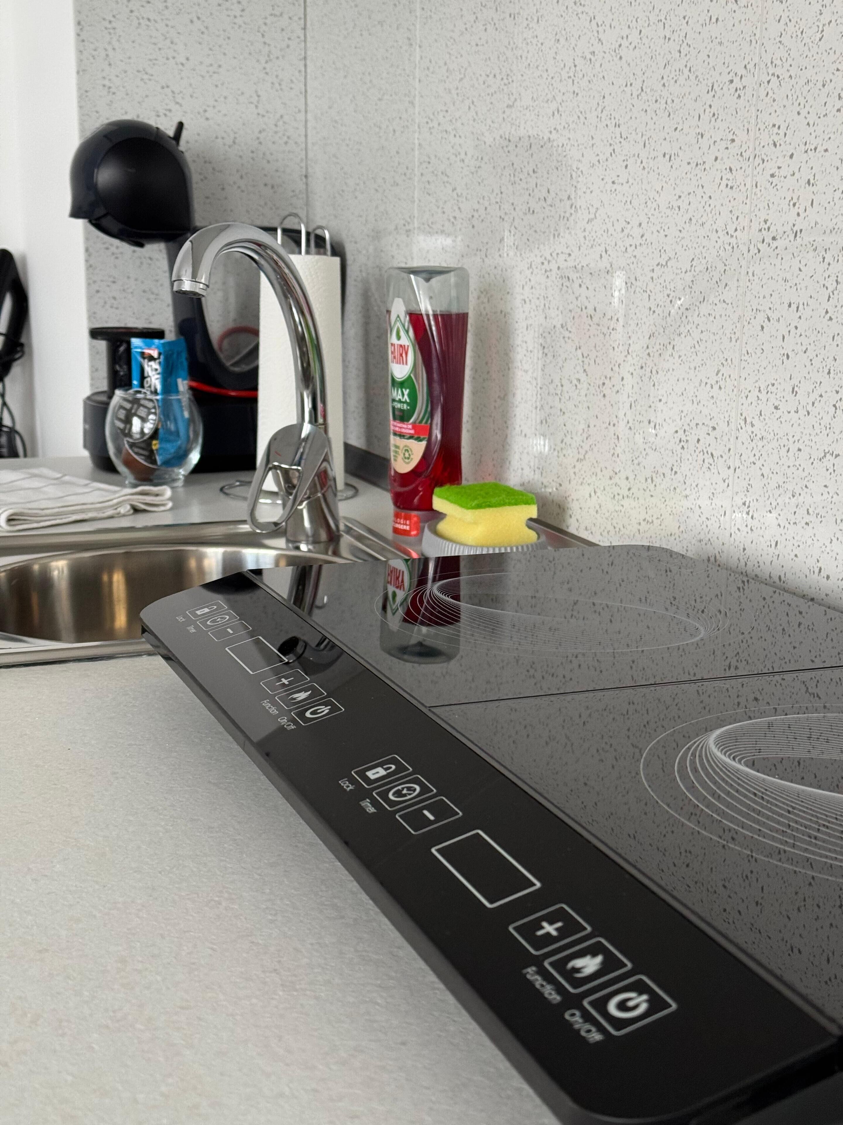 Réfrigérateur, micro-ondes, four, grille-pain