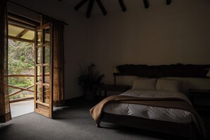 Suite Junior, vue fleuve | Bureau, fer et planche à repasser, Wi-Fi gratuit