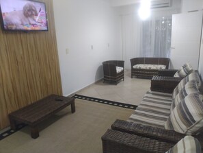 Smart TV - Spacious house with 8 suites in Guaratuba Bertioga, with party room. (Loteamento Costa do Sol Bertioga)
