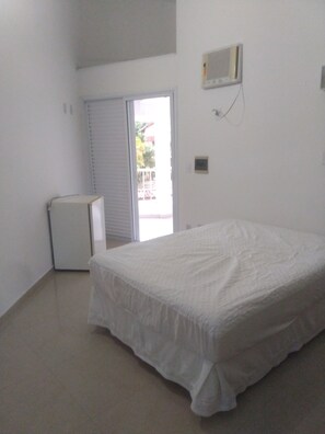 8 bedrooms, WiFi - Spacious house with 8 suites in Guaratuba Bertioga, with party room. (Loteamento Costa do Sol Bertioga)